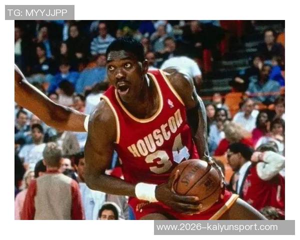 奥拉朱旺称赞文班独特投篮技巧难以防守旋转多样性令人惊叹