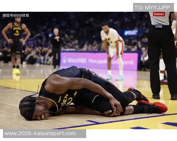 损友行为引发争议巴特勒罚球遭坑瞬间疑惑不解原地愣神 损友行为引发争议巴特勒罚球遭坑瞬间疑惑不解原地愣神