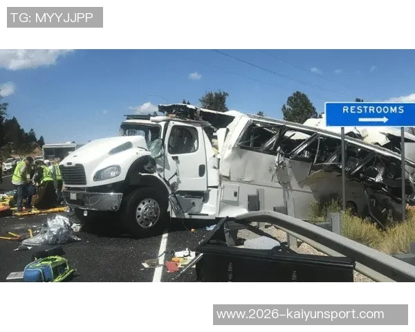 早报聚焦：翻车事件背后的真相与反思分析