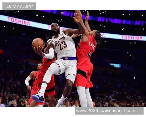 詹姆斯再显传奇风采背靠背战役中斩获24分展现MVP级别表现 詹姆斯再显传奇风采背靠背战役中斩获24分展现MVP级别表现